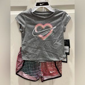 Brand New Nike Girls 2 piece set
